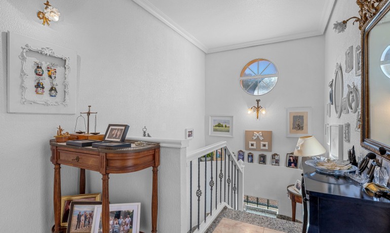 Sale - House -
Villamartin