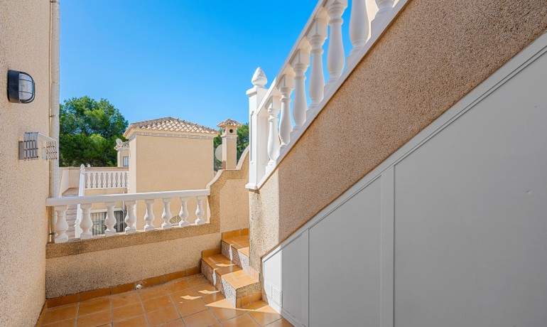 Sale - House -
Villamartin