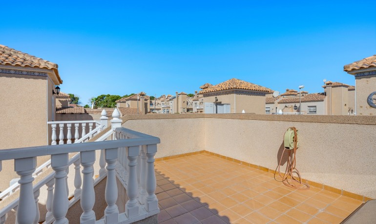 Sale - House -
Villamartin