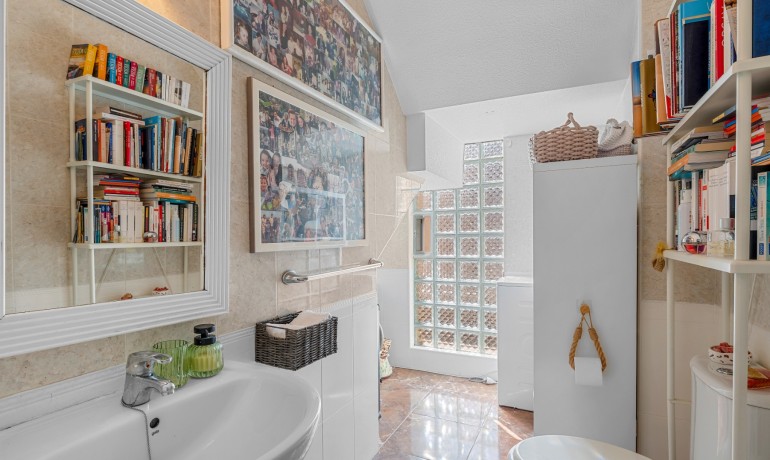 Sale - House -
Villamartin