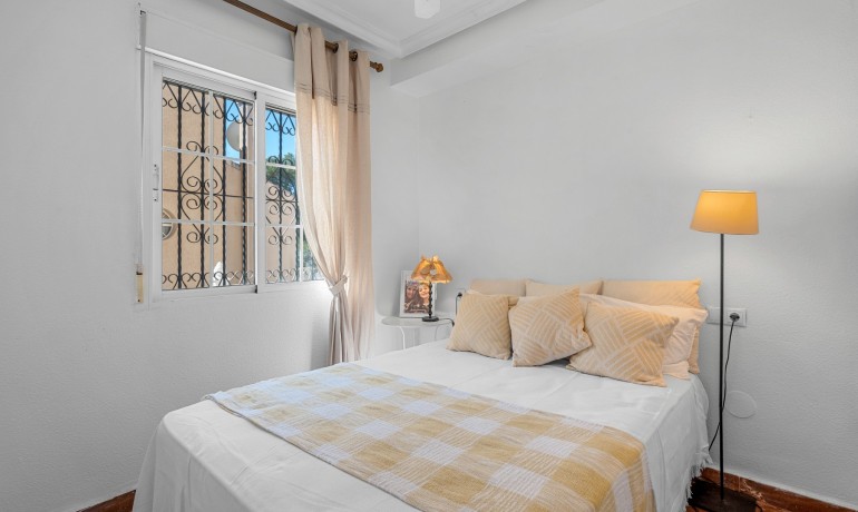 Sale - House -
Villamartin