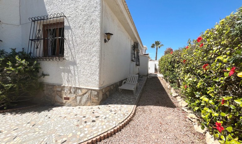 Sale - Villa -
Cuidad Quesada* - Central Quesada