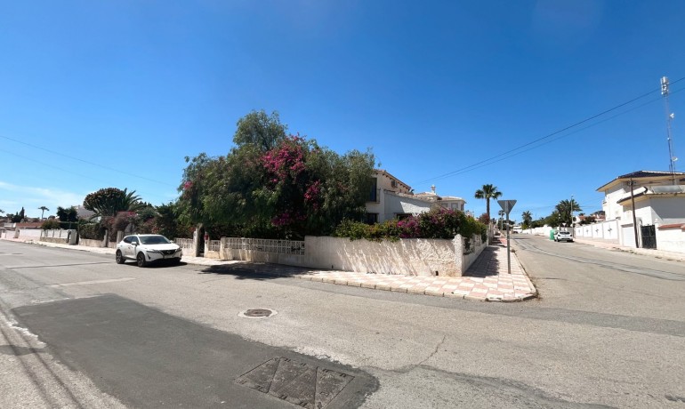 Sale - Villa -
Cuidad Quesada* - Central Quesada