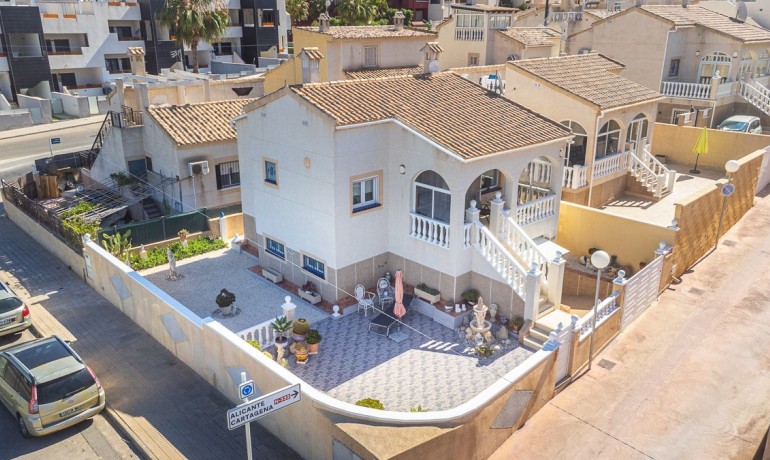 Sale - Villa -
Orihuela Costa* - Los Altos