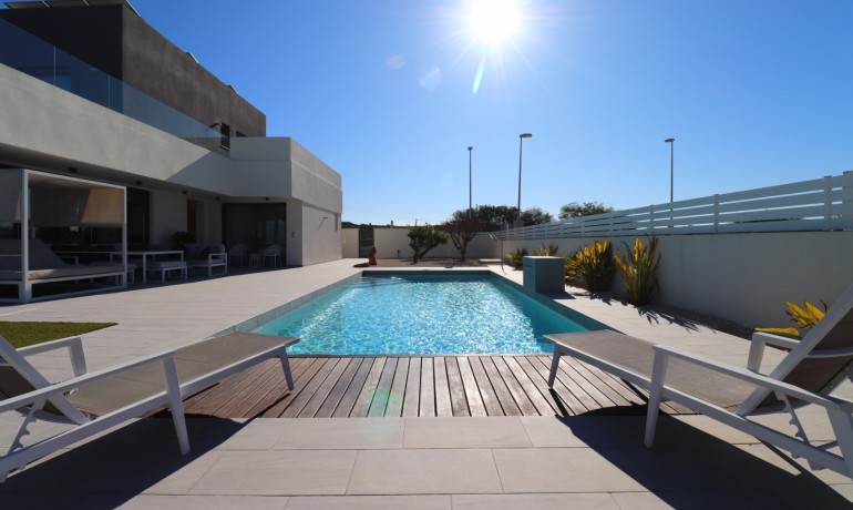 Sale - Villa -
Benimar - Benimar III