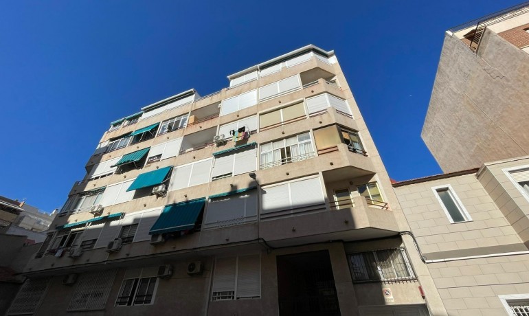 Sale - Apartment / Flat -
Torrevieja* - Centro