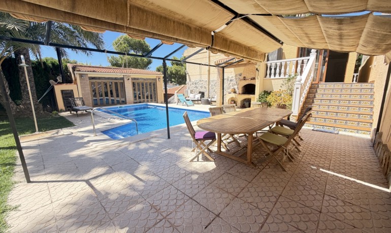 Venta - Villa -
Los Balcones