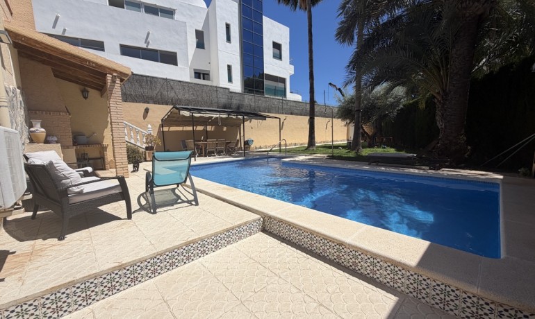 Venta - Villa -
Los Balcones