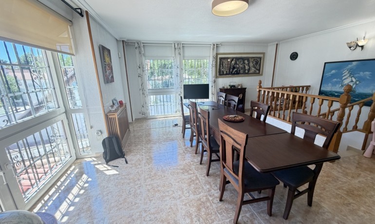Venta - Villa -
Los Balcones