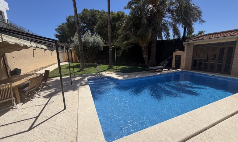 Venta - Villa -
Los Balcones