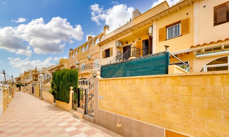 Sale - Apartment / Flat -
Torrevieja* - La Siesta - El Salado - Torreta