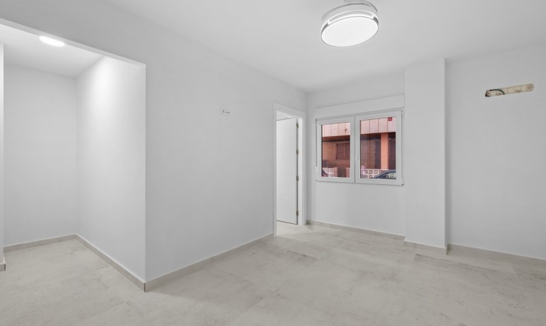 Sale - Apartment / Flat -
Torrevieja* - Playa del Acequión