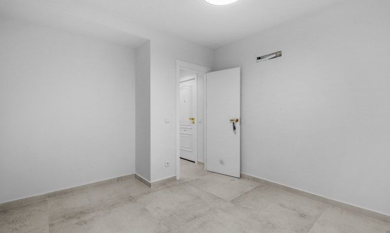 Sale - Apartment / Flat -
Torrevieja* - Playa del Acequión