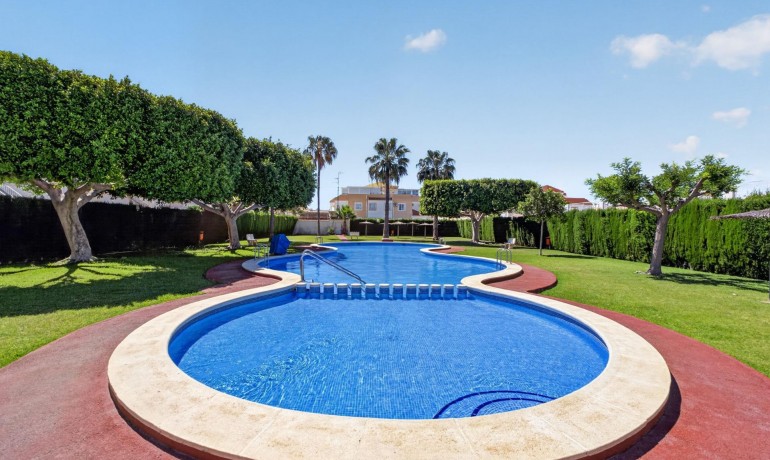 Sale - Apartment / Flat -
Torrevieja - Altos del Limonar