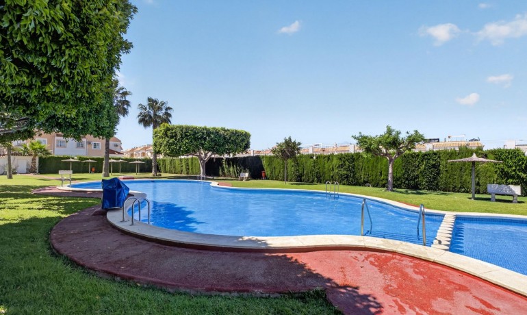 Sale - Apartment / Flat -
Torrevieja - Altos del Limonar
