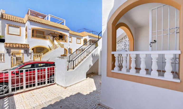 Sale - Apartment / Flat -
Torrevieja - Altos del Limonar