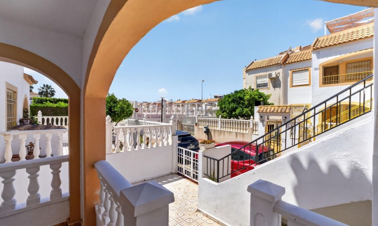 Sale - Apartment / Flat -
Torrevieja - Altos del Limonar