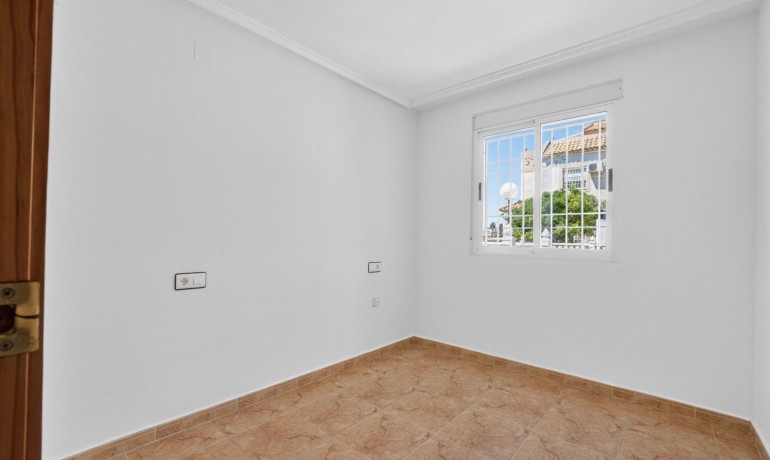 Sale - Apartment / Flat -
Torrevieja - Altos del Limonar