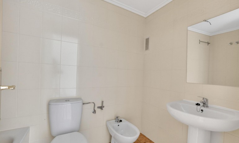 Sale - Apartment / Flat -
Torrevieja - Altos del Limonar