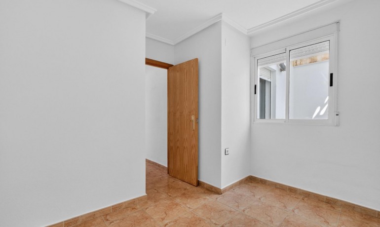 Sale - Apartment / Flat -
Torrevieja - Altos del Limonar