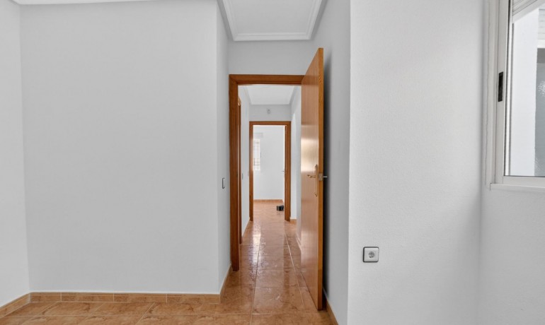 Sale - Apartment / Flat -
Torrevieja - Altos del Limonar