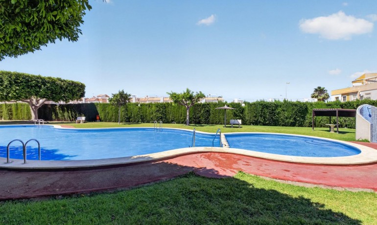Sale - Apartment / Flat -
Torrevieja - Altos del Limonar