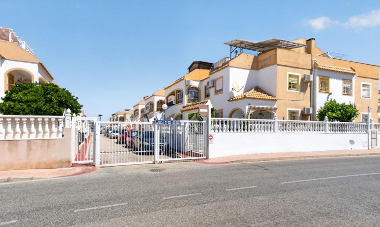 Sale - Apartment / Flat -
Torrevieja - Altos del Limonar