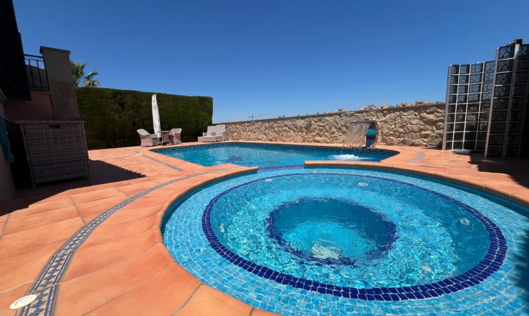Sale - Villa -
Algorfa - La Finca Golf Resort