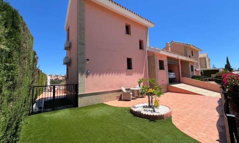Sale - Villa -
Algorfa - La Finca Golf Resort