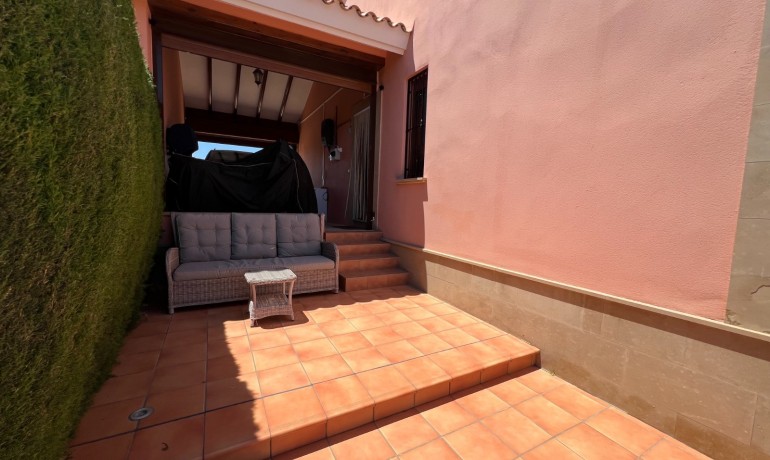 Sale - Villa -
Algorfa - La Finca Golf Resort