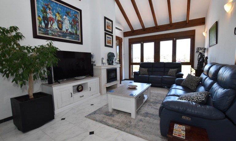 Sale - Villa -
Algorfa - La Finca Golf Resort
