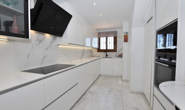 Sale - Villa -
Algorfa - La Finca Golf Resort