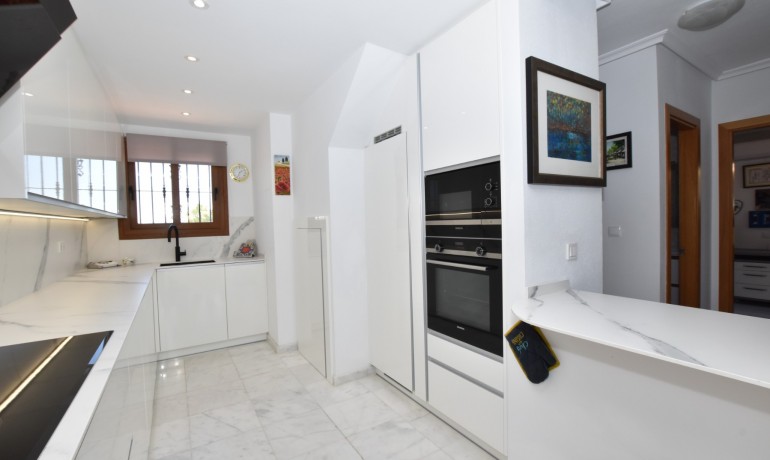 Sale - Villa -
Algorfa - La Finca Golf Resort