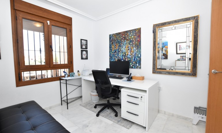 Sale - Villa -
Algorfa - La Finca Golf Resort