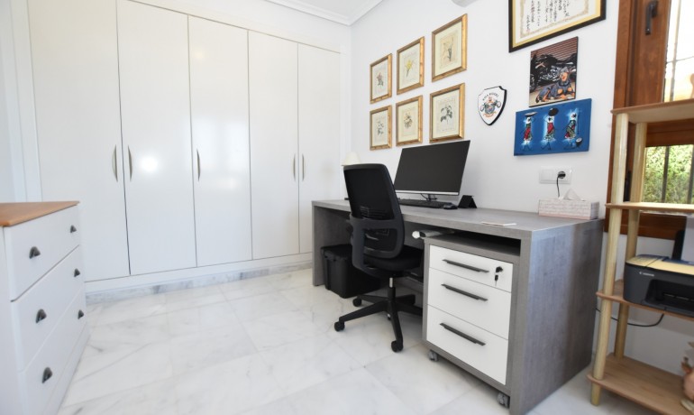 Sale - Villa -
Algorfa - La Finca Golf Resort