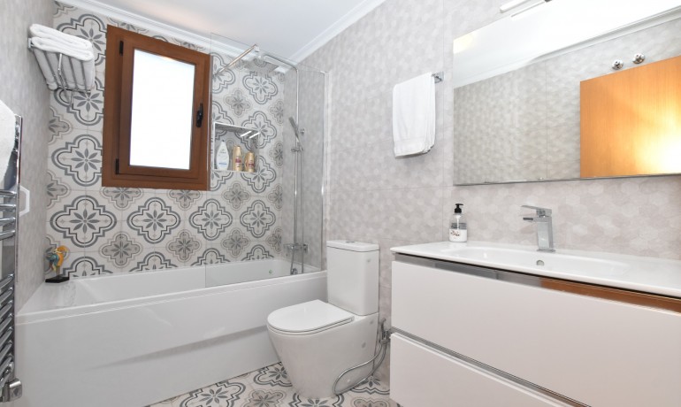 Sale - Villa -
Algorfa - La Finca Golf Resort