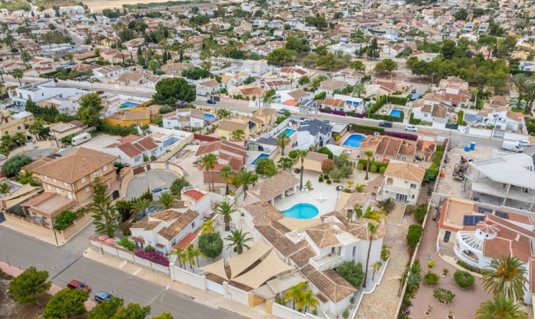 Sale - Villa -
Ciudad Quesada - Ciudad Quesada - Town