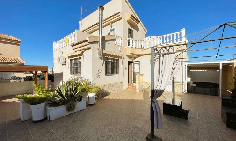 Sale - Villa -
Ciudad Quesada - Doña Pepa