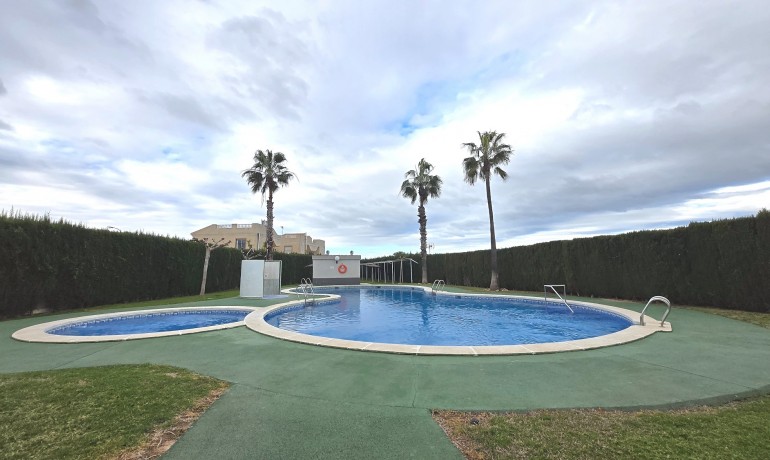 Sale - Apartment / Flat -
Torrevieja - San Luis