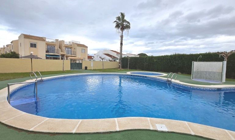 Sale - Apartment / Flat -
Torrevieja - San Luis