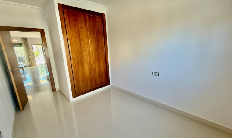 Sale - House -
Ciudad Quesada - Doña Pepa