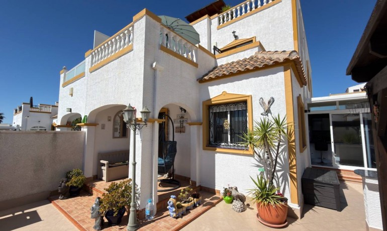 Sale - House -
Los Montesinos - Entre Naranjos / Vistabella Golf