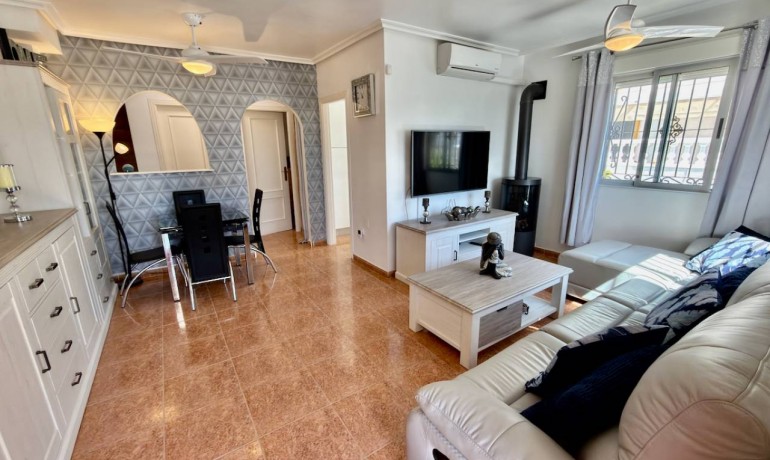 Sale - House -
Los Montesinos - Entre Naranjos / Vistabella Golf
