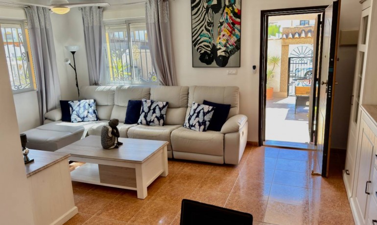 Sale - House -
Los Montesinos - Entre Naranjos / Vistabella Golf
