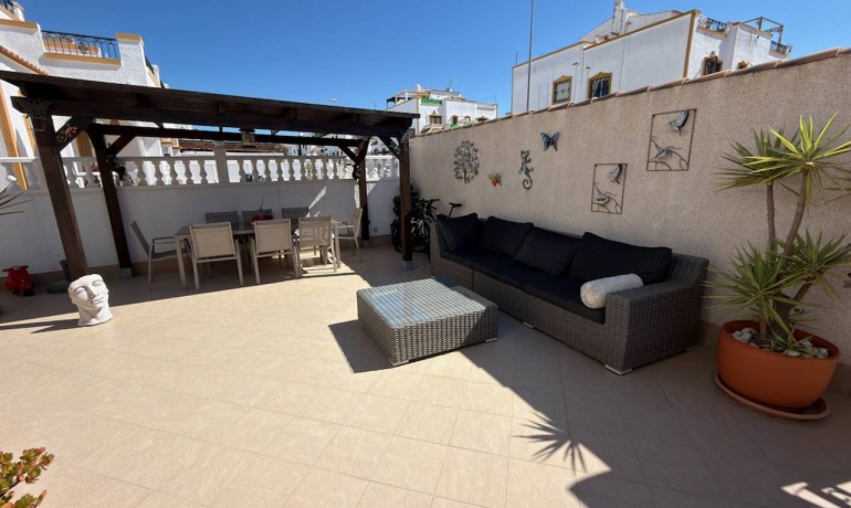 Sale - House -
Los Montesinos - Entre Naranjos / Vistabella Golf