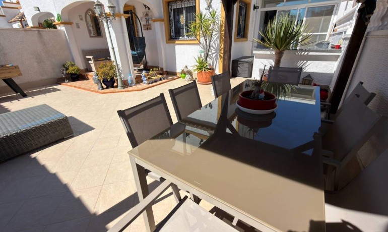 Sale - House -
Los Montesinos - Entre Naranjos / Vistabella Golf