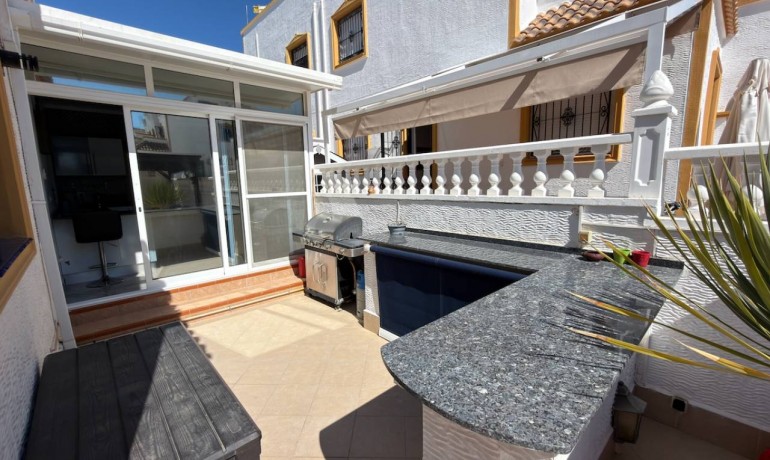 Sale - House -
Los Montesinos - Entre Naranjos / Vistabella Golf