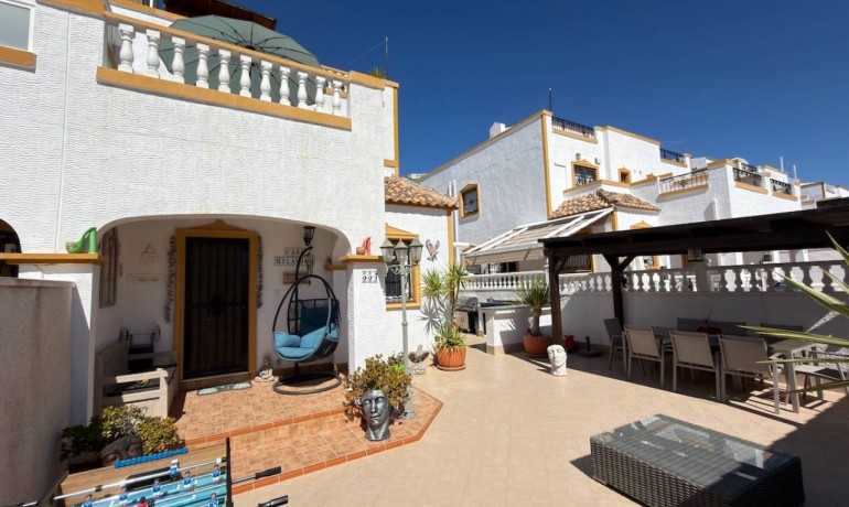 Sale - House -
Los Montesinos - Entre Naranjos / Vistabella Golf