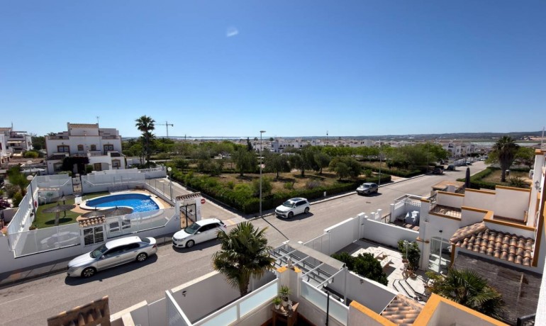 Sale - House -
Los Montesinos - Entre Naranjos / Vistabella Golf