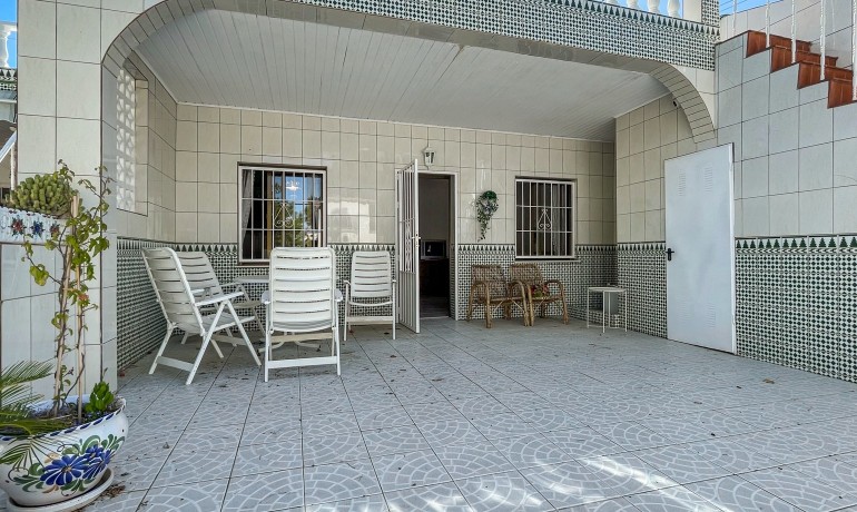 Sale - Apartment / Flat -
Torrevieja - Torreta Florida